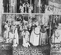 Nella foto, un momento della cerimonia di consacrazione episcopale di mons. Arnold Harris Mathew, avvenuta il 29 aprile 1908 ad Utrecht (Regno dei Paesi Bassi).